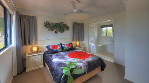 Dolphin Waters - Surfers Paradise Gold Coast 5