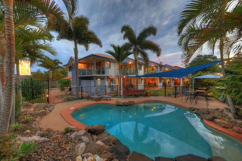 Dolphin Waters - Surfers Paradise Gold Coast 2