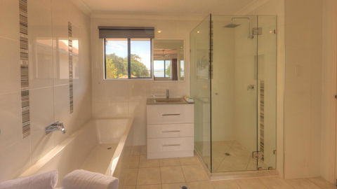Dolphin Waters - Surfers Paradise Gold Coast 0