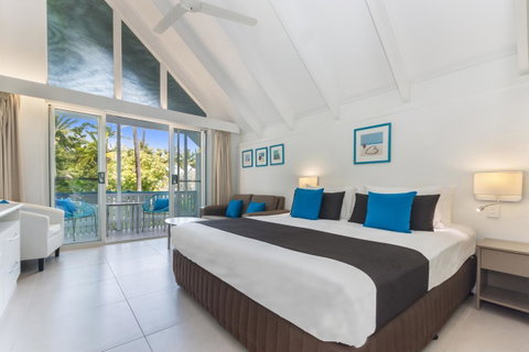 By The Sea Port Douglas - Surfers Paradise Gold Coast 9
