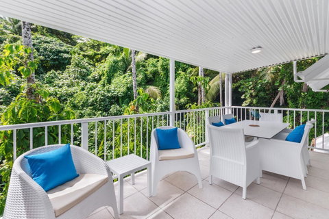 By The Sea Port Douglas - Surfers Paradise Gold Coast 7