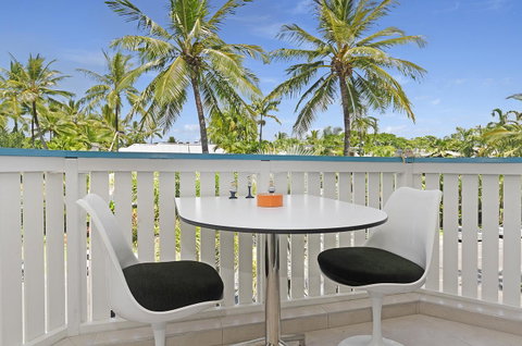 By The Sea Port Douglas - Surfers Paradise Gold Coast 18