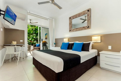 By The Sea Port Douglas - Surfers Paradise Gold Coast 11