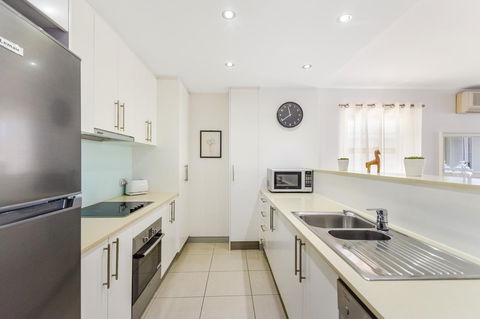 Redvue Holiday Apartments - Surfers Paradise Gold Coast 5