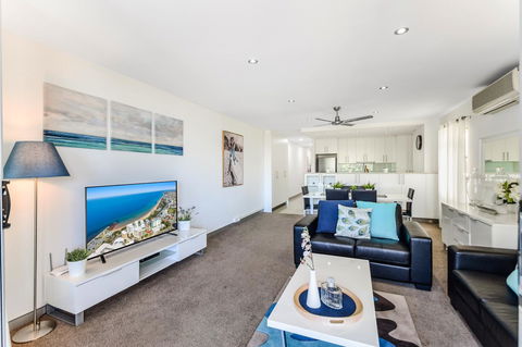 Redvue Holiday Apartments - Surfers Paradise Gold Coast 2