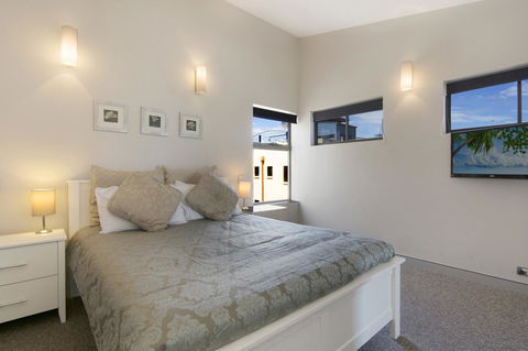 Redvue Holiday Apartments - Surfers Paradise Gold Coast 32
