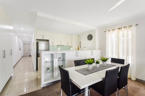 Redvue Holiday Apartments - Surfers Paradise Gold Coast 4