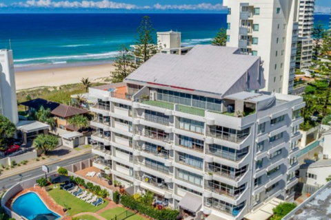 Surfers Chalet - Surfers Paradise Gold Coast 9