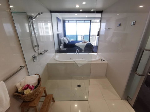 Circle Luxury Holidays - Surfers Paradise Gold Coast 11