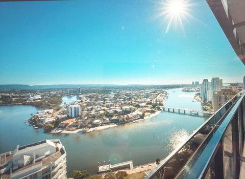 Circle Luxury Holidays - Surfers Paradise Gold Coast 10