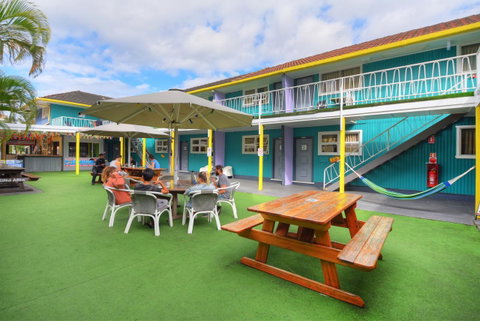 Backpackers In Paradise 18-35 Hostel - Surfers Paradise Gold Coast 2