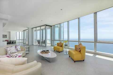 Q1 Resort & Spa - Official - Surfers Paradise Gold Coast 13