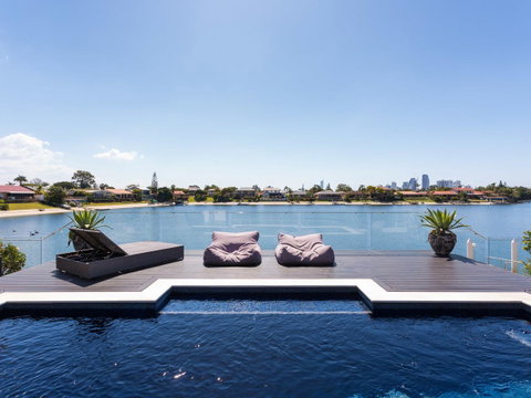 Rumrunner Resort - Surfers Paradise Gold Coast 0
