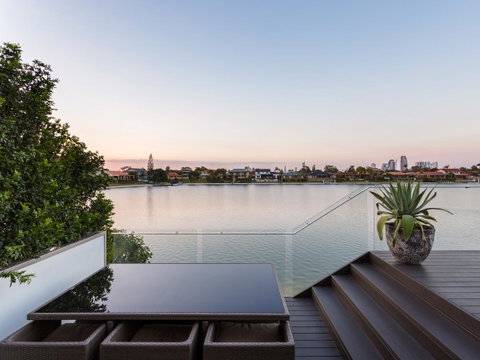Rumrunner Resort - Surfers Paradise Gold Coast 11