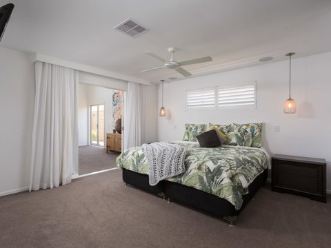 Rumrunner Resort - Surfers Paradise Gold Coast 23