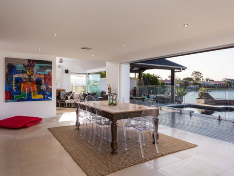 Rumrunner Resort - Surfers Paradise Gold Coast 18