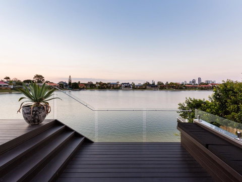 Rumrunner Resort - Surfers Paradise Gold Coast 12