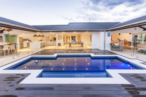Rumrunner Resort - Surfers Paradise Gold Coast 3