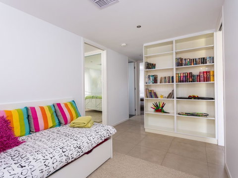 Rumrunner Resort - Surfers Paradise Gold Coast 36