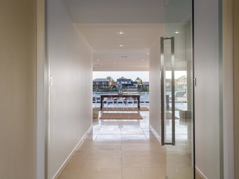 Rumrunner Resort - Surfers Paradise Gold Coast 2