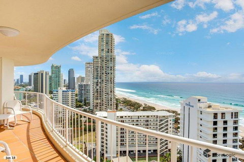 APR Private SUITES MOROC By The Beach - Surfers Paradise Gold Coast 26