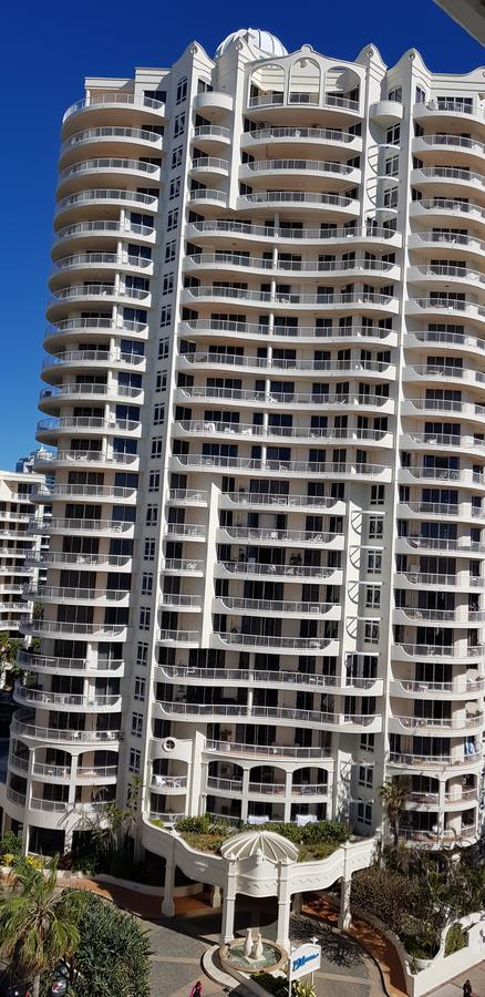 APR Private SUITES MOROC By The Beach - Surfers Paradise Gold Coast 8