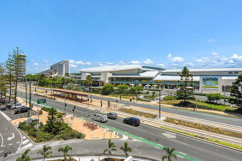 Qube Broadbeach Ocean View Apartments - Surfers Paradise Gold Coast 2