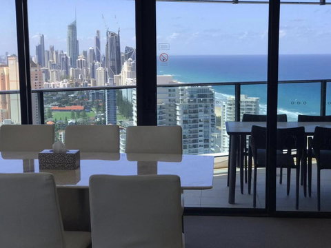 Luxury 3 Bedroom In Heart Of Broadbeach - Surfers Paradise Gold Coast 12