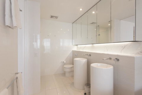 Luxury 3 Bedroom In Heart Of Broadbeach - Surfers Paradise Gold Coast 4