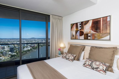 Oaks Brisbane Aurora Suites - Surfers Paradise Gold Coast 4