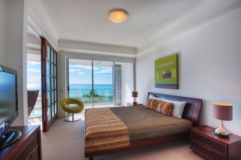 Reflection On The Sea - Surfers Paradise Gold Coast 4