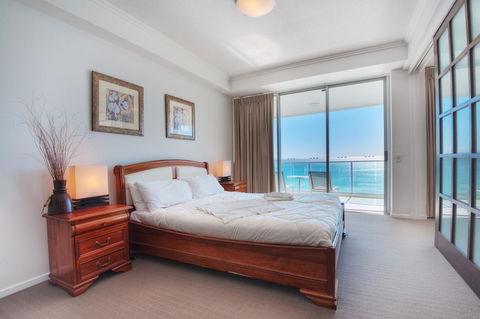 Reflection On The Sea - Surfers Paradise Gold Coast 9