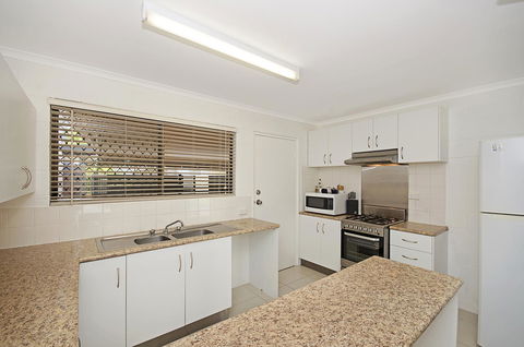 Townsville Holiday Apartments - Surfers Paradise Gold Coast 13