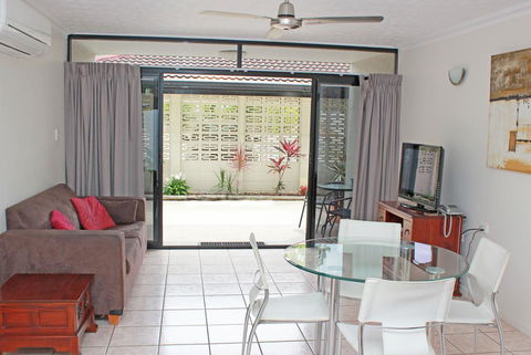 Townsville Holiday Apartments - Surfers Paradise Gold Coast 10