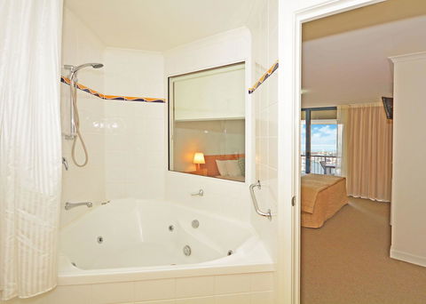 Mantra Hervey Bay - Surfers Paradise Gold Coast 24