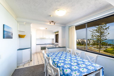 Burgess @ Kings Beach Apartments - Surfers Paradise Gold Coast 32