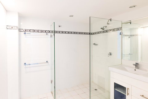 Burgess @ Kings Beach Apartments - Surfers Paradise Gold Coast 9