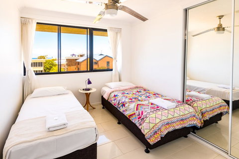 Burgess @ Kings Beach Apartments - Surfers Paradise Gold Coast 18