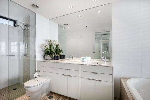 Ultra Broadbeach - Surfers Paradise Gold Coast 14