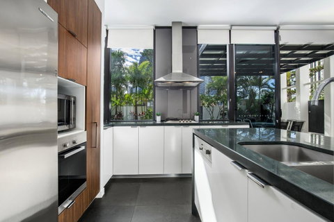Ultra Broadbeach - Surfers Paradise Gold Coast 25