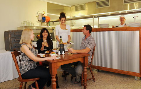 Cairns Queenslander Hotel & Apartments - Surfers Paradise Gold Coast 11