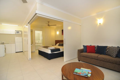Cairns Queenslander Hotel & Apartments - Surfers Paradise Gold Coast 17