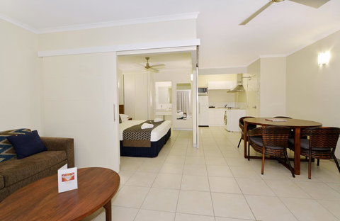 Cairns Queenslander Hotel & Apartments - Surfers Paradise Gold Coast 10