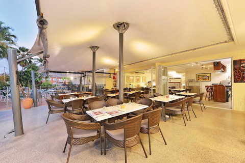 Cairns Queenslander Hotel & Apartments - Surfers Paradise Gold Coast 3