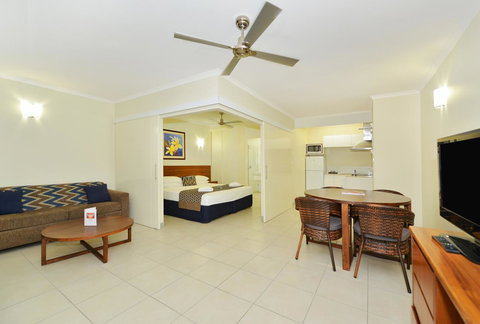 Cairns Queenslander Hotel & Apartments - Surfers Paradise Gold Coast 9