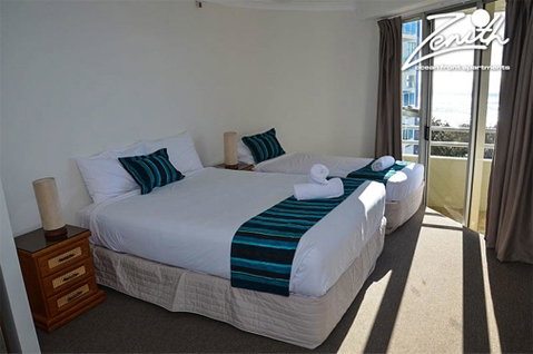 Zenith Ocean Front Apartments - Surfers Paradise Gold Coast 4