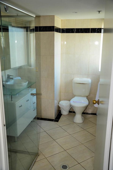 Zenith Ocean Front Apartments - Surfers Paradise Gold Coast 16
