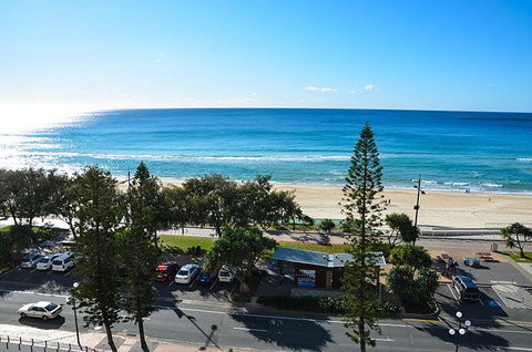 Zenith Ocean Front Apartments - Surfers Paradise Gold Coast 9