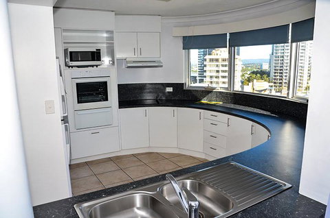 Zenith Ocean Front Apartments - Surfers Paradise Gold Coast 10
