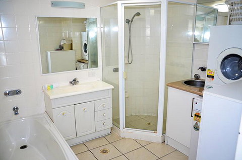Zenith Ocean Front Apartments - Surfers Paradise Gold Coast 28